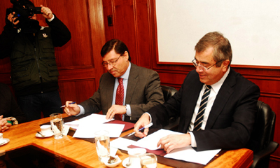 La firma del Acta de Incorporación fue suscrita por José Palacios, presidente del directorio REUNA, y Álvaro Rojas, rector de UTalca.