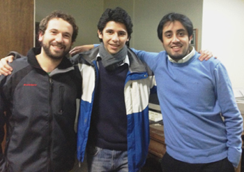 Jorge Morales, Mauricio Contreras y Eric Atenas, estudiantes de la Universidad de Chile creadores de la Chaqueta de Monitoreo Móvil. 